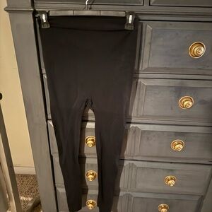 LANE BRYANT CONTROL TOP BLACK LEGGINGS WITH ANKLE ZIPPER  IN SIZE C/D